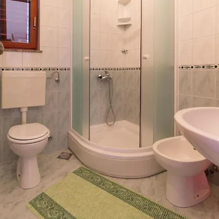 Apartment Fuer 5 Personen Ca 65 Qm In Privlaka, Dalmatien Norddalmatien *